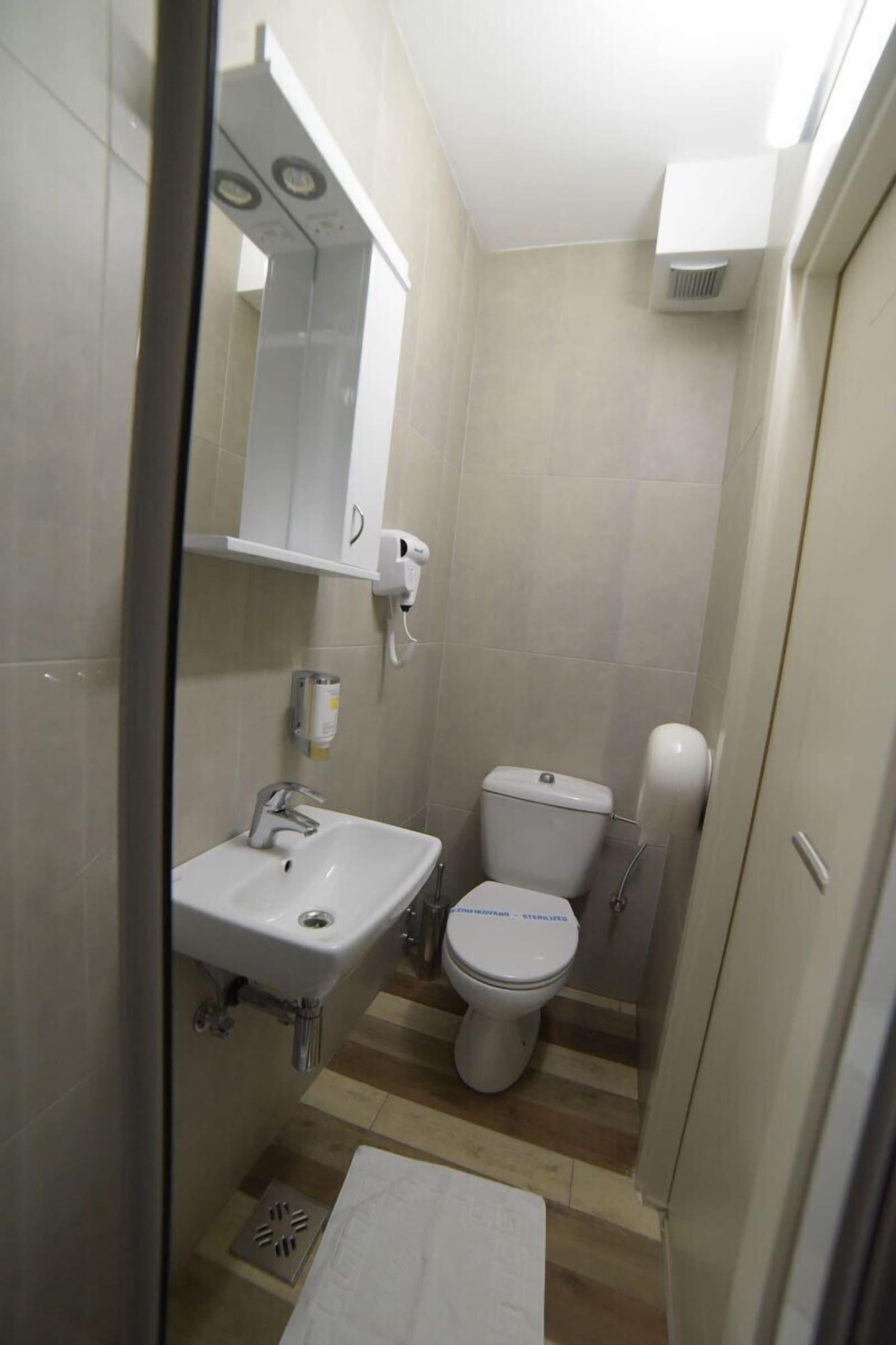 Garni House 46 Plus Belgrado Esterno foto
